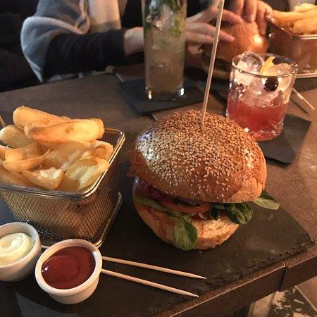 Clover Cocktail&Grill